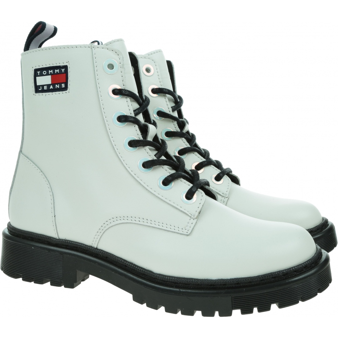 Białe Glany Botki TOMMY JEANS Iridescent Eyelets Flat EN0EN01537 YBL