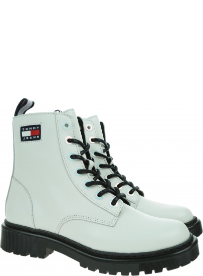 Białe Glany Botki TOMMY JEANS Iridescent Eyelets Flat EN0EN01537 YBL