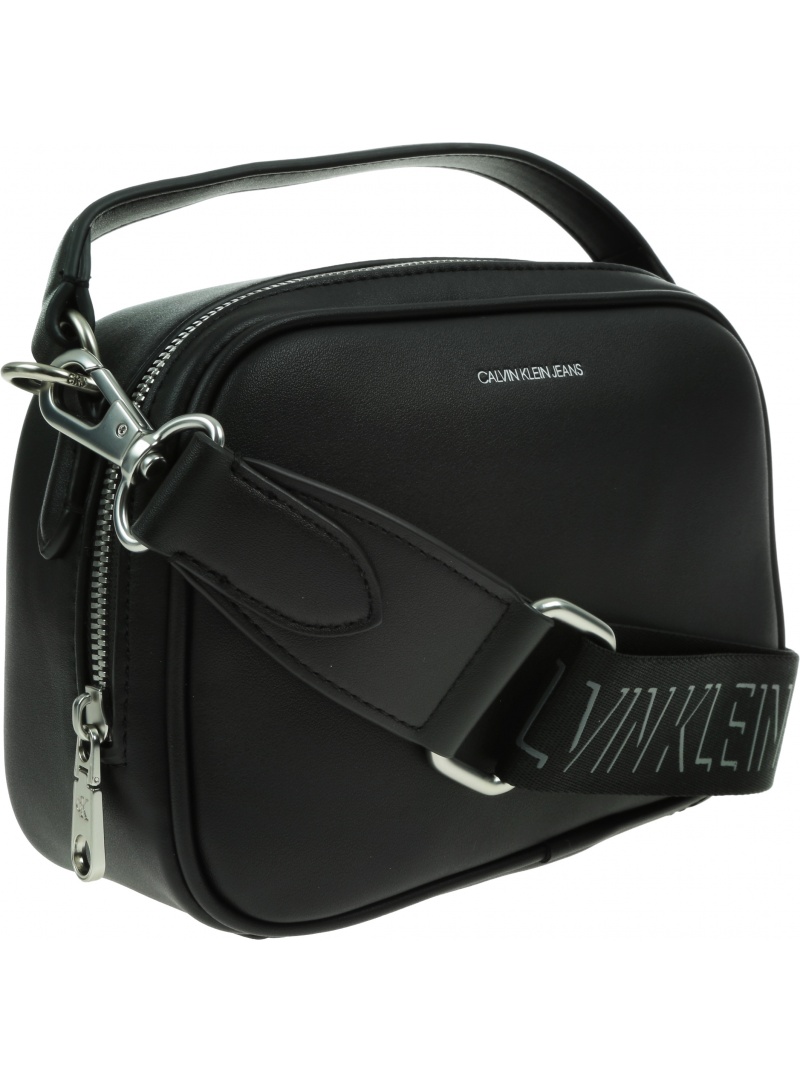 Torebka na Szerokim Pasku CALVIN KLEIN Trapezoid Shadow Camera Bag