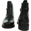 Sztyblety TOMMY HILFIGER Leather Flat Boot FW0FW06749 BDS
