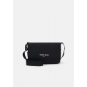Torba TOMMY JEANS Tjm Essential New Crossbody AM0AM09718 BDS