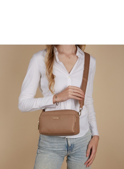 Torebka Listonoszka CALVIN KLEIN Ck Must Camera Bag K60K609895 0HE