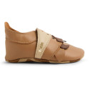 Skórzane Kapcie BOBUX Soft Sole Mooley Cow Caramel 1125-238-13 2