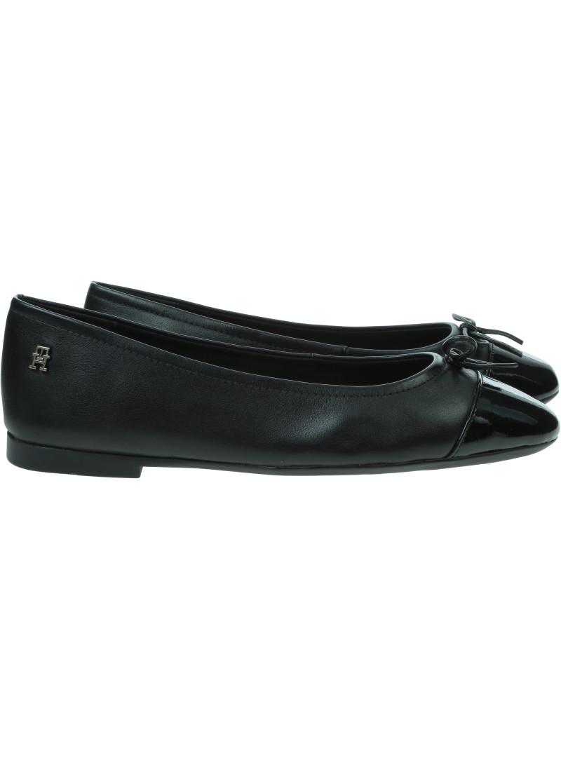 Baleriny TOMMY HILFIGER Patent Toe-Cap Ballerina FW0FW08830 BDS
