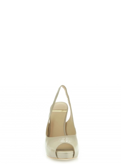 SZPILKI MARCIANO GUESS SATO SLING BACK PATENT BEIGE