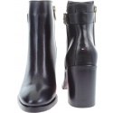 Botki TOMMY HILFIGER Th Buckle Heeled Boo - Botki