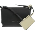 TOREBKA CALVIN KLEIN TACK MED FLAP CROSSBODY K60K604818 001 -