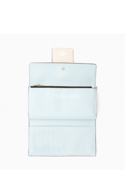 Beżowy Portfel CALVIN KLEIN CK Lock LRG Trifold K60K605099 064