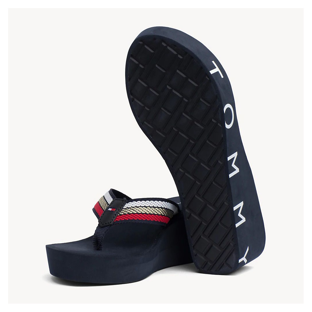 Japonki na koturnie Tommy Hilfiger Flag Wedge Beach Sandal FW0FW03866 020