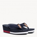 Japonki na koturnie Tommy Hilfiger Flag Wedge Beach Sandal FW0FW03863 020