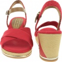 Czerwone Koturny TOMMY HILFIGER Printed Mid Wedge Sa FW0FW03933 611