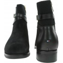 Czarne Botki TOMMY HILFIGER Th Hardware Suede Flat Bootie FW0FW04281 990