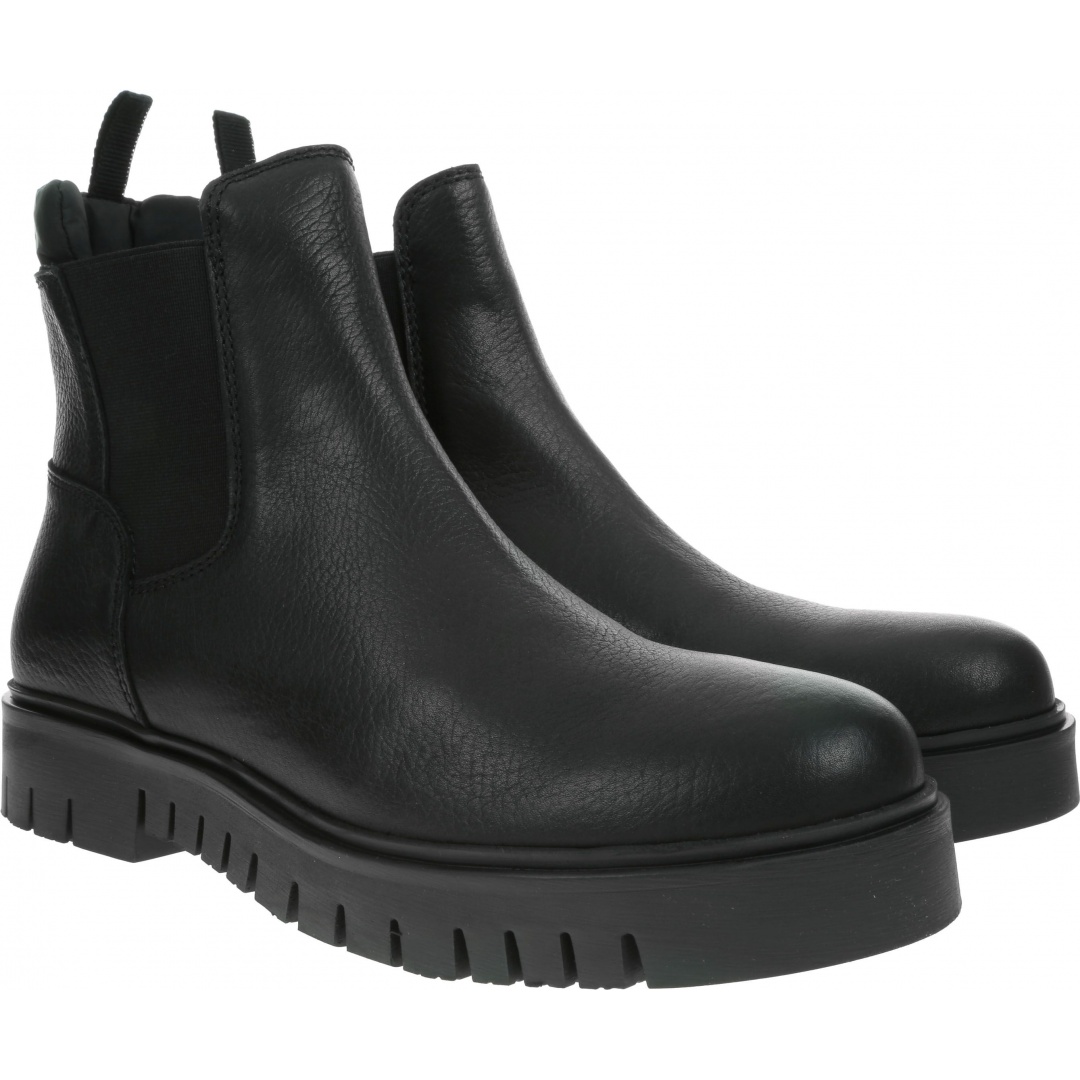 Czarne Sztyblety TOMMY HILFIGER Padded Tongue Chelsea Boot EN0EN00620 990