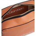 Torebka CALVIN KLEIN Must Camerabag K60K606330 GAE